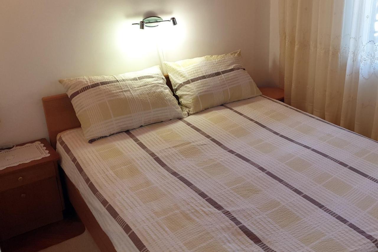 Apartments With A Parking Space Selce, Crikvenica - 5531 Buitenkant foto